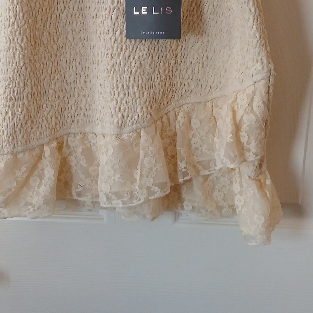 LE LIS Cream Ruched Lace Ruffle Skirt Size Medium NWT - Picture 3 of 9